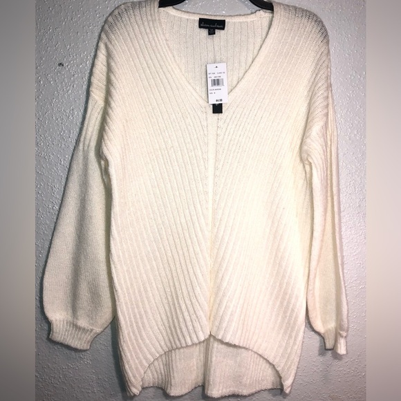 Allison Andrews Sweaters - Alison and Andrews N.W.T. Medium L. Sleeve V Neck Pull Over Marshmallow Sweater